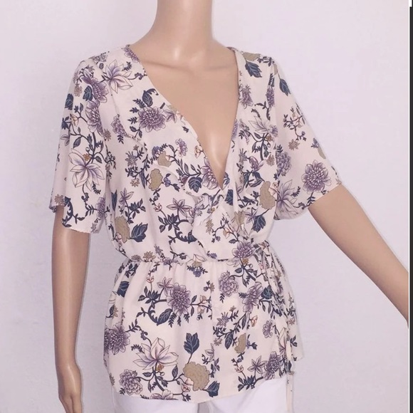 10068 Women’s floral blouse size M - Picture 2 of 6